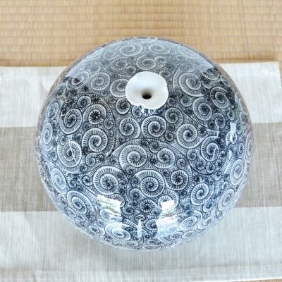 画像2: 染付蛸唐草 丸壷 真右エ門窯 初代真右衛門 作