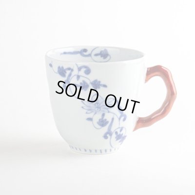 【名入れ・名前入り】花帯唐草（赤）　マグカップ