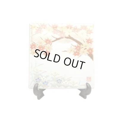 紅葉　飾り角陶板（皿立付）