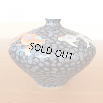 画像6: 鉄釉金魚絵 小花瓶 藤井錦彩 作