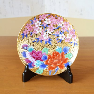 画像1: 金彩牡丹桜 飾り皿 皿立付き 金龍窯 作