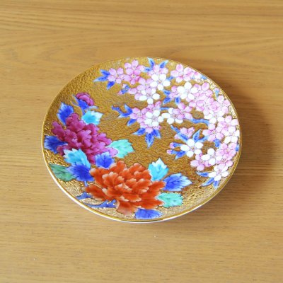 画像4: 金彩牡丹桜 飾り皿 皿立付き 金龍窯 作