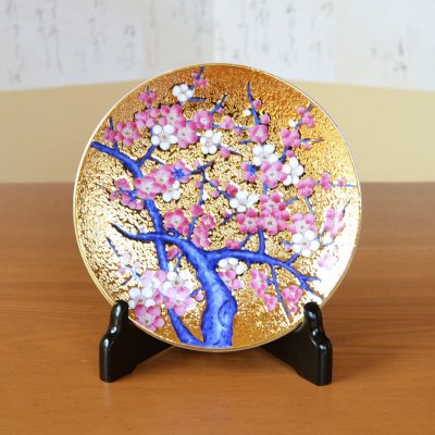 画像1: 金彩梅 飾り皿 皿立付き 金龍窯 作