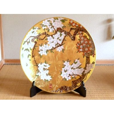 金襴手（金箔）桜 尺３寸皿（40ｃｍ）（皿立 / 木箱付）