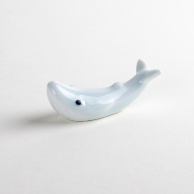 くじら（青白磁）　箸置