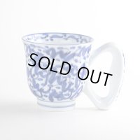 持ちやすい！淡彩唐草 ビッグハンドルマグカップ