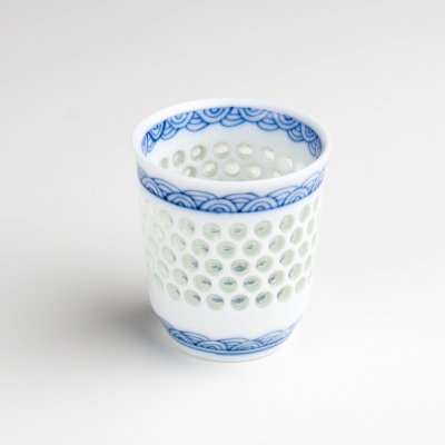 画像2: 水晶彫青海波 ぐいのみ