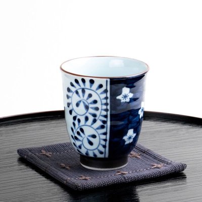 画像6: 【名入れ・名前入り】梅濃唐草 (青)湯呑