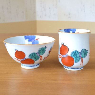 画像3: 古希祝い 無病息災を願った縁起物ギフト 有田焼 湯呑み 茶碗 飯碗 セット 鍋島六瓢 赤 メッセージカード付き・古希のし付き 木箱入り