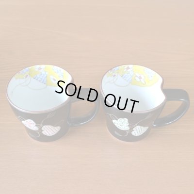 画像4: 傘寿祝い 無病息災を願った縁起物ギフト 有田焼 マグカップ ペア 六瓢色彩 メッセージカード付き・傘寿のし付き 木箱入り