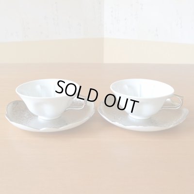 画像3: 銀婚式 プレゼント 有田焼 桜の形が浮かび上がる カップ＆ソーサー ペアー 銀彩 桜ティーカップ碗皿 のし・メッセージカード付き 化粧箱入り