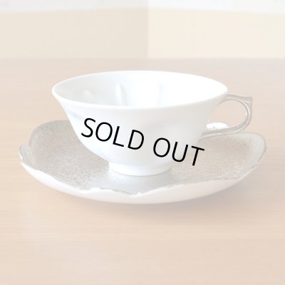 画像5: 銀婚式 プレゼント 有田焼 桜の形が浮かび上がる カップ＆ソーサー ペアー 銀彩 桜ティーカップ碗皿 のし・メッセージカード付き 化粧箱入り