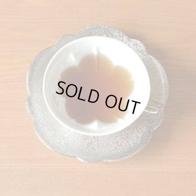 画像6: 銀婚式 プレゼント 有田焼 桜の形が浮かび上がる カップ＆ソーサー ペアー 銀彩 桜ティーカップ碗皿 のし・メッセージカード付き 化粧箱入り