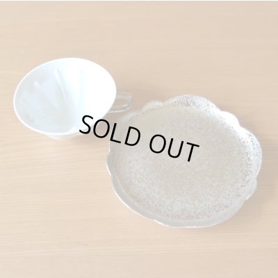 画像7: 銀婚式 プレゼント 有田焼 桜の形が浮かび上がる カップ＆ソーサー ペアー 銀彩 桜ティーカップ碗皿 のし・メッセージカード付き 化粧箱入り