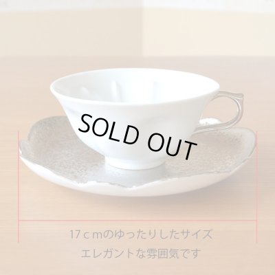 画像8: 銀婚式 プレゼント 有田焼 桜の形が浮かび上がる カップ＆ソーサー ペアー 銀彩 桜ティーカップ碗皿 のし・メッセージカード付き 化粧箱入り