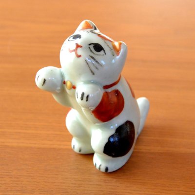 画像2: 日本のお土産 おみやげ 海外へのおみやげ 伝統工芸品 有田焼 おねだり猫 ミニサイズ 置物 飾り オブジェ 陶器 日本製