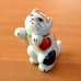 画像2: 日本のお土産 おみやげ 海外へのおみやげ 伝統工芸品 有田焼 おねだり猫 ミニサイズ 置物 飾り オブジェ 陶器 日本製 (2)