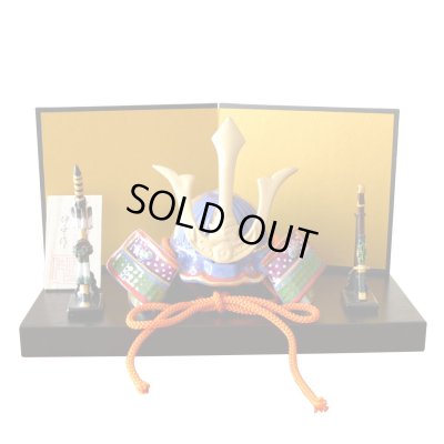 画像1: 日本のお土産 おみやげ 海外へのおみやげ 日本人形 侍 兜 かぶと 伝統工芸品 有田焼 勇将 置物 飾り オブジェ 陶器 日本製