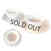 日本のお土産 おみやげ 海外へのおみやげ 伝統工芸品 桜の形が浮かび上がる カップ＆ソーサー ペアー 金彩 銀彩 桜ティーカップ碗皿 有田焼 陶器 日本製