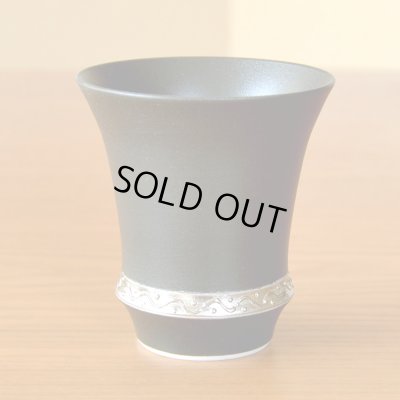 画像3: 退職祝い ぐいのみ おちょこ 陶器 日本酒用 おしゃれ 有田焼 いぶし銀 反型 感謝を込めた木箱入りギフト