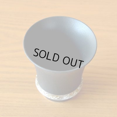 画像4: 退職祝い ぐいのみ おちょこ 陶器 日本酒用 おしゃれ 有田焼 いぶし銀 反型 感謝を込めた木箱入りギフト