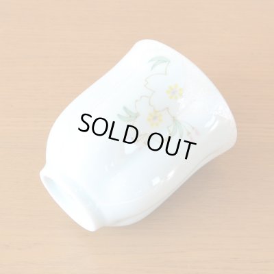 画像6: 退職祝い 男性 プレゼント 感謝を込めたプレゼント 桜の花びら形になる 湯呑み 有田焼 華の舞 薄緑 感謝の木箱入り 日本製