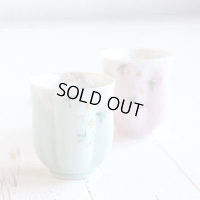 画像4: 退職祝い プレゼント 夫婦湯呑み ペアー 感謝を込めた退職ギフト 桜がうかぶ桜湯飲み 華の舞 薄緑 ピンク 有田焼 日本製 贈答用