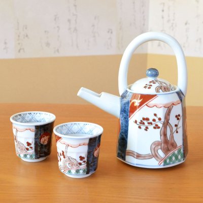 画像3: 退職祝い 酒器 セット 日本酒用 有田焼 感謝を込めた木箱ギフト 片口注器1個 ぐい呑み盃2個 古伊万里 持ち手付き