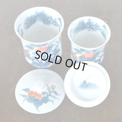 画像4: 初任給 プレゼント 感謝を込めた木箱入りギフト 両親 おじいちゃん おばあちゃん 夫婦湯呑み 有田焼 色鍋島内山水岩牡丹 ペア