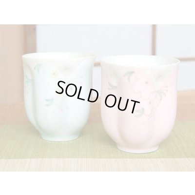 画像2: 華の舞（グリーン・ピンク） 桜夫婦湯呑（木箱入）