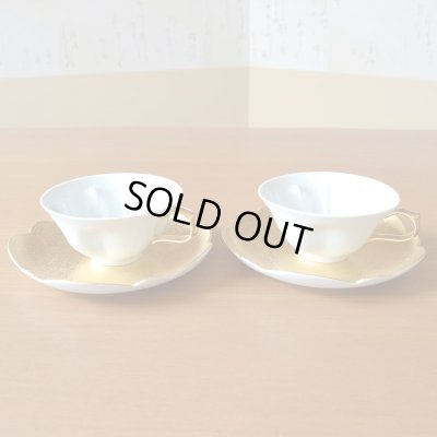 画像3: 金婚式 プレゼント 有田焼 桜の形が浮かび上がる カップ&ソーサー ペアー 金彩 桜ティーカップ碗皿 のし・メッセージカード付き 化粧箱入り