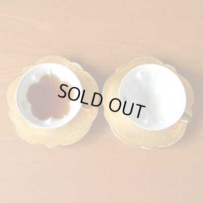 画像4: 金婚式 プレゼント 有田焼 桜の形が浮かび上がる カップ&ソーサー ペアー 金彩 桜ティーカップ碗皿 のし・メッセージカード付き 化粧箱入り