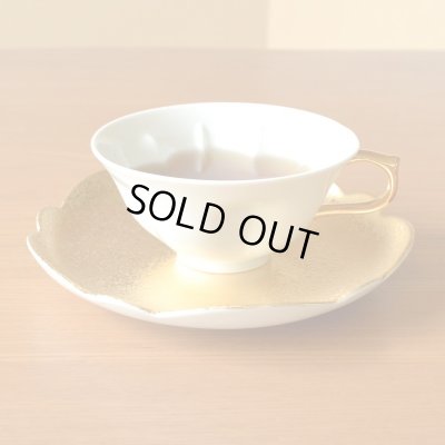 画像5: 金婚式 プレゼント 有田焼 桜の形が浮かび上がる カップ&ソーサー ペアー 金彩 桜ティーカップ碗皿 のし・メッセージカード付き 化粧箱入り