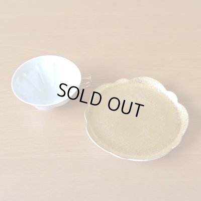 画像7: 金婚式 プレゼント 有田焼 桜の形が浮かび上がる カップ&ソーサー ペアー 金彩 桜ティーカップ碗皿 のし・メッセージカード付き 化粧箱入り