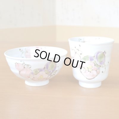 画像4: 名入れ 喜寿祝い 無病息災を願った縁起物ギフト 有田焼 湯呑み 茶碗 飯碗 セット 花六瓢 赤 メッセージカード付き・喜寿のし付き 木箱入り