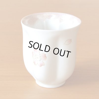 画像3: 名入れ 米寿祝い 女性 プレゼント 桜の花びら形になる 湯呑み 有田焼 舞さくら ピンク メッセージカード付き 長寿の木箱入り