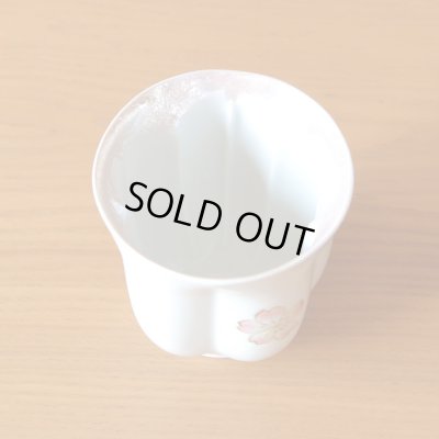 画像4: 名入れ 白寿祝い 女性 プレゼント 桜の花びら形になる 湯呑み 有田焼 舞さくら ピンク メッセージカード付き 長寿の木箱入り