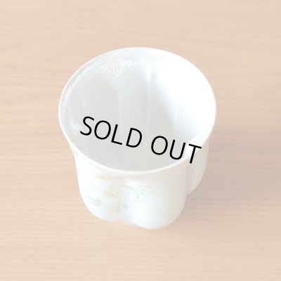 画像4: 名入れ 白寿祝い 男性 プレゼント 桜の花びら形になる 湯呑み 有田焼 華の舞 薄緑 メッセージカード付き 長寿の木箱入り