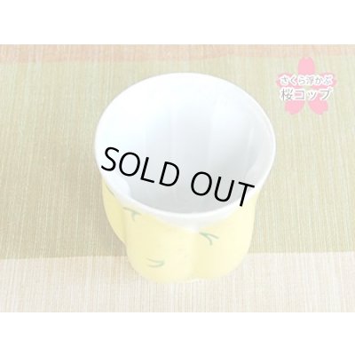 画像5: 名入れ 退職祝い プレゼント 夫婦湯呑み ペアー 感謝を込めた退職ギフト 桜がうかぶ桜湯飲み 華の舞 紫 イエロー 有田焼 日本製 贈答用