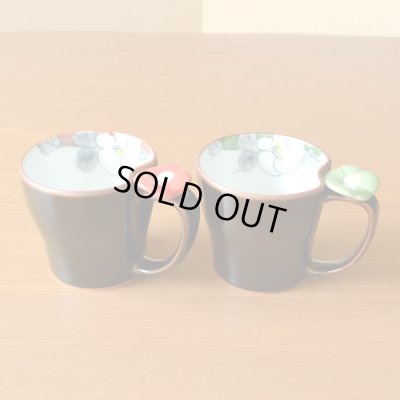 画像2: 結婚祝い プレゼント 有田焼 マグカップ ペアー 花絵蒔 赤・緑 のし・メッセージカード付き