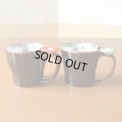画像3: 結婚祝い プレゼント 有田焼 マグカップ ペアー 花絵蒔 赤・緑 のし・メッセージカード付き