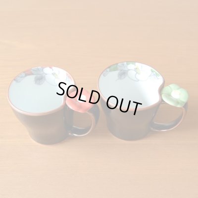 画像4: 結婚祝い プレゼント 有田焼 マグカップ ペアー 花絵蒔 赤・緑 のし・メッセージカード付き