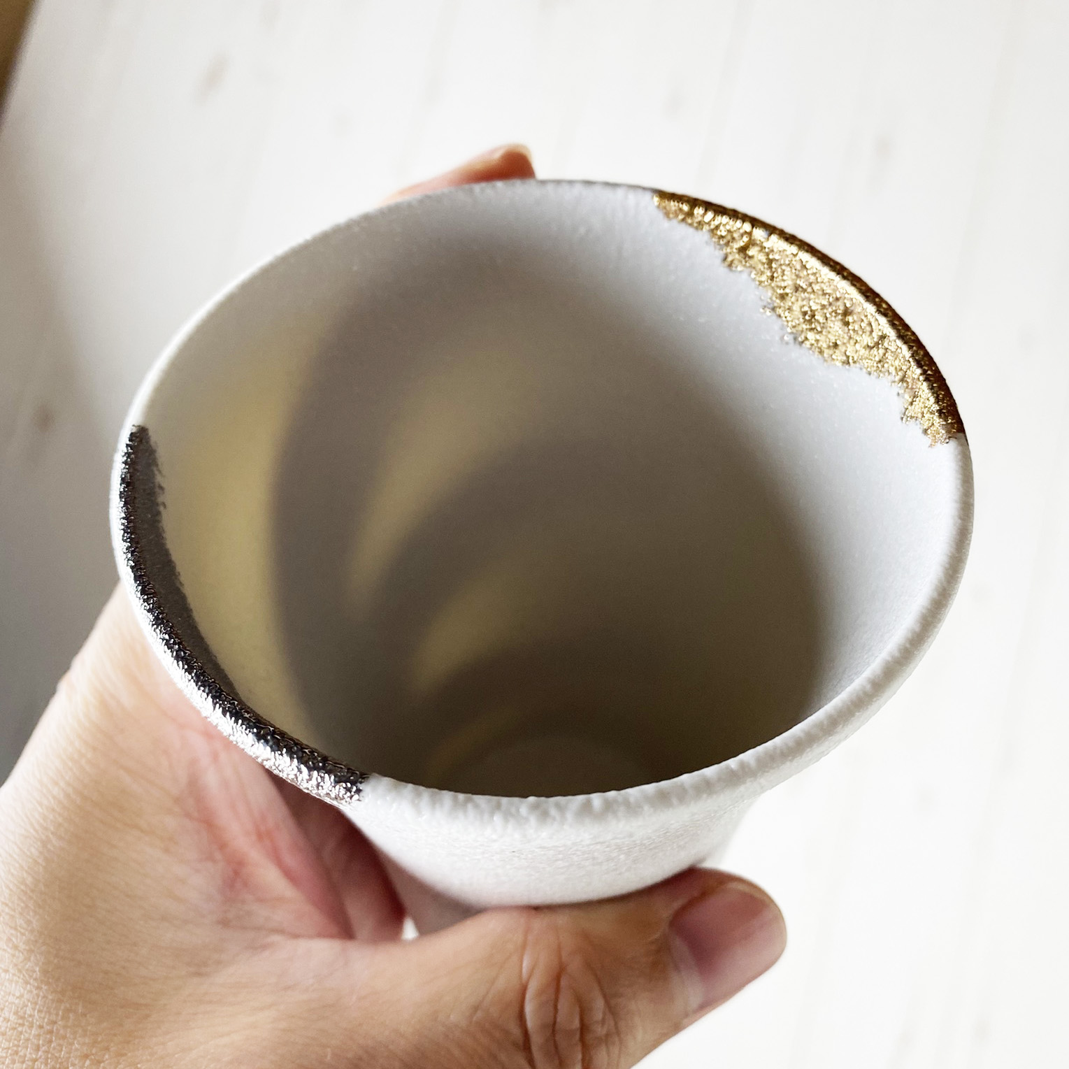 磁器の透光性が分かる湯呑