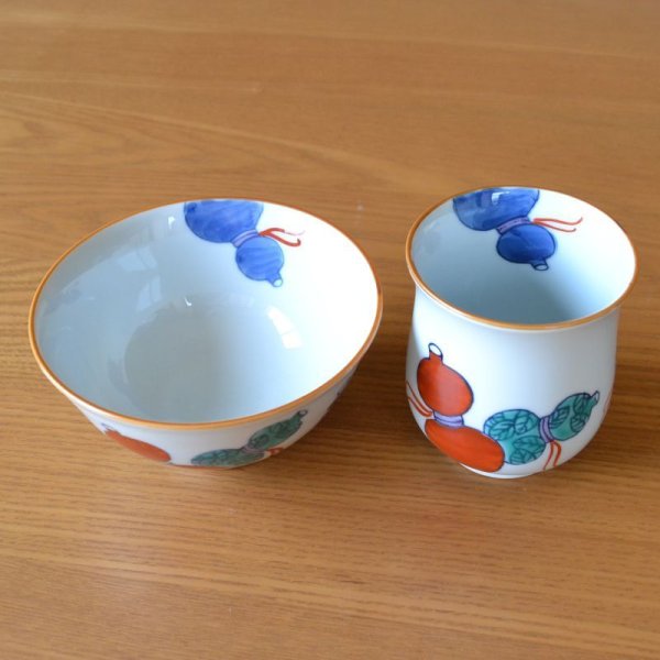 画像5: 百寿のお祝い 無病息災を願った縁起物ギフト 有田焼 湯呑み 茶碗 飯碗 セット 鍋島六瓢 赤 百寿熨斗・メッセージカード付き 木箱入り (5)