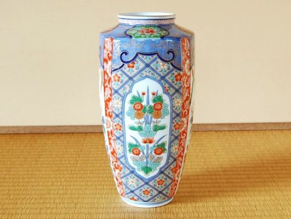 画像2: 古伊万里草花 角花瓶(木箱入) (2)