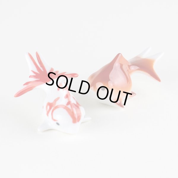 画像2: 出目金（ブチ/赤）ペアー　置物 (2)