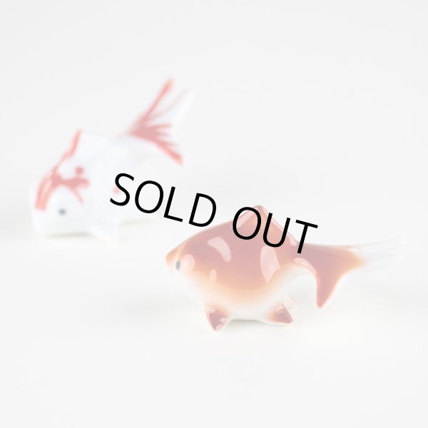 画像4: 出目金（ブチ/赤）ペアー　置物 (4)