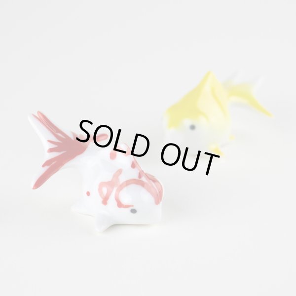 画像2: 出目金(ブチ/黄)ペアー 置物 (2)