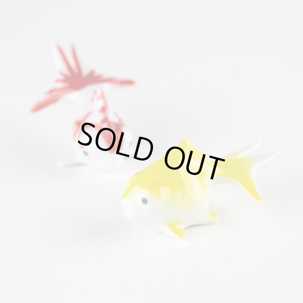 画像3: 出目金(ブチ/黄)ペアー 置物 (3)