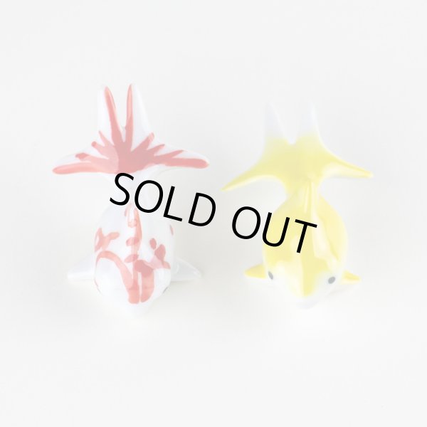 画像4: 出目金(ブチ/黄)ペアー 置物 (4)